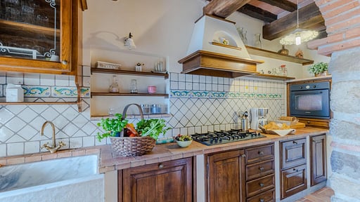 Tuscan Fizz Villa Kitchen