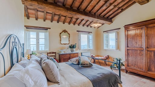 Tuscan Fizz Villa Bedroom 1