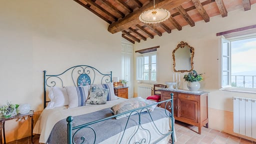 Tuscan Fizz Villa Bedroom 1