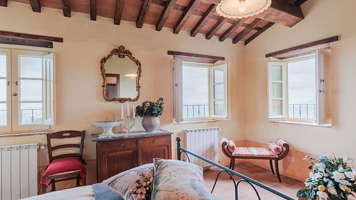 Tuscan Fizz Villa Bedroom 1