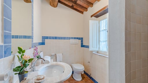 Tuscan Fizz Villa Bedroom 1