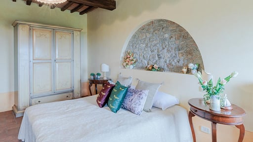 Tuscan Fizz Villa Bedroom 2