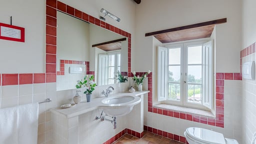 Tuscan Fizz Villa Bedroom 2