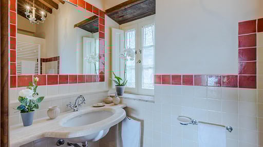 Tuscan Fizz Villa Bedroom 3