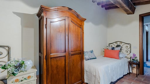 Tuscan Fizz Villa Bedroom 4