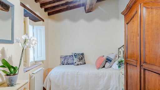 Tuscan Fizz Villa Bedroom 4