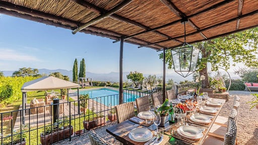 Tuscan Fizz Villa Dining area