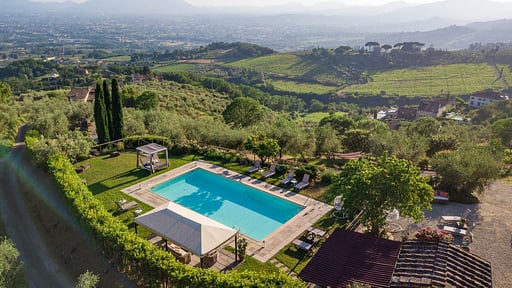 Tuscan Fizz Villa Drone pictures
