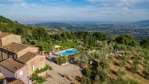 Tuscan Fizz Villa Drone pictures