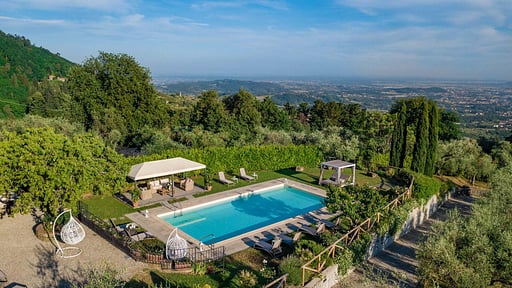 Tuscan Fizz Villa Drone pictures