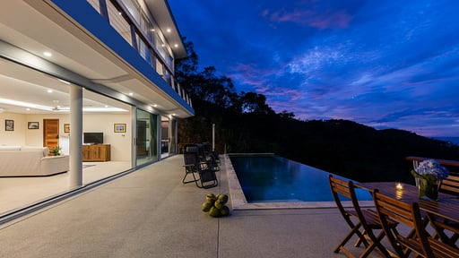 Villa Two Sisters Hill Swimming pool