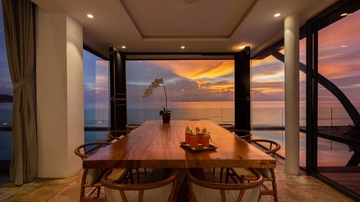 Villa U Dining area