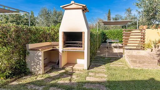 Villa Ullastre BBQ equipment