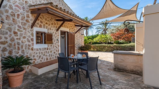Villa Ullastre Dining area