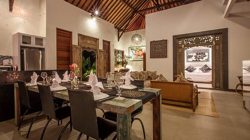 Villa Umah Wa Ke Dining area