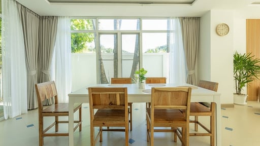 Villa V129 Nai Harn Обеденная зона