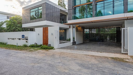 Villa V158 Tennis Court Parkflächen