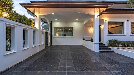 Villa V175 Sirion Parking areas