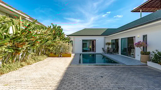 Villa V35 Costa One Parking areas