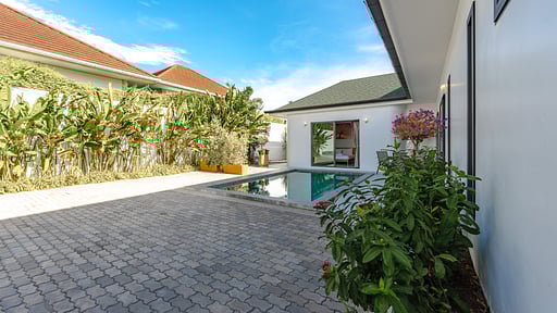 Villa V35 Costa One Parking areas