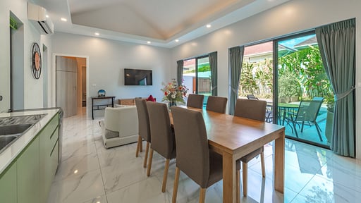 Villa V35 Costa One Dining area