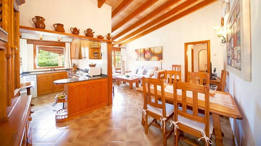 Villa Vadell Dining area
