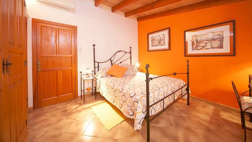 Villa Vadell Bedroom 1