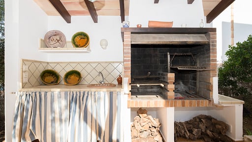 Villa Valenti BBQ equipment