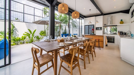 Villa Vantage 5 Dining area