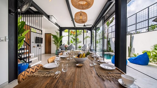 Villa Vantage 5 Dining area