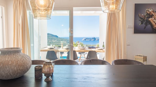 Villa Vedra Cala Carbo Dining area