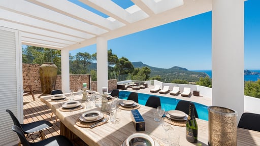Villa Vedra Cala Carbo Dining area