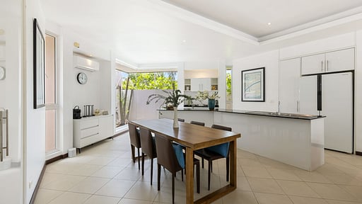 Villa Velaya Blue Dining area