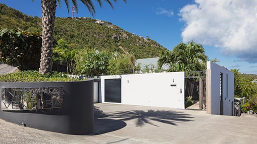 Villa Ventura Parking