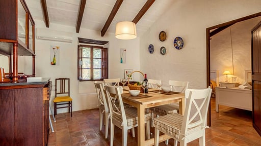 Villa Venzala Petit Dining area