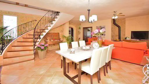 Villa Vernissa Dining area