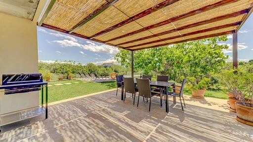 Villa Vertent Dining area