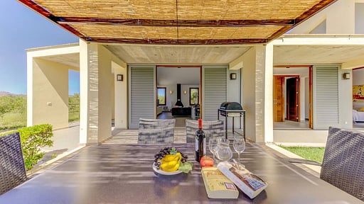 Villa Vertent Dining area