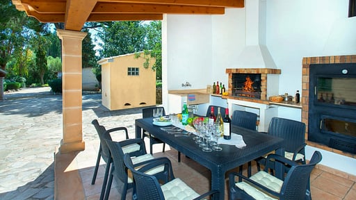Villa Vilar de Baix BBQ equipment