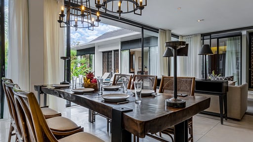 Villa Vinila Suite 3 BR Dining area