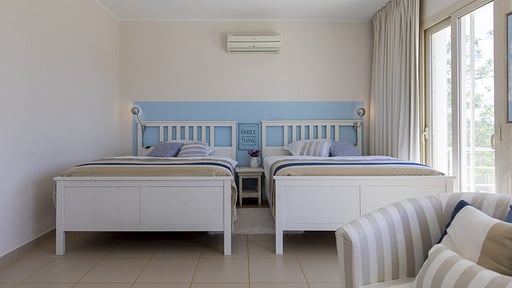 Villa Vinya Morna Schlafzimmer 1