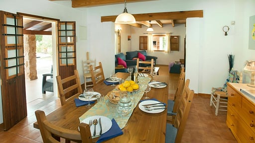 Villa Vinya Dining area