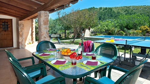Villa Vinya Dining area