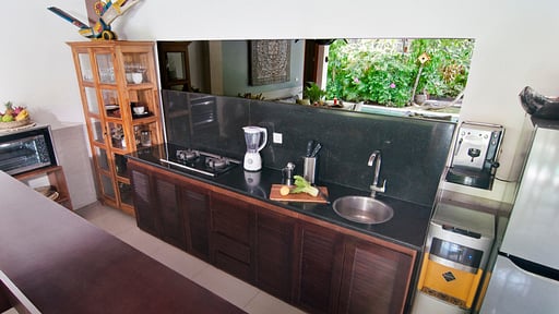 Villa Violetta Kerobokan Кухня