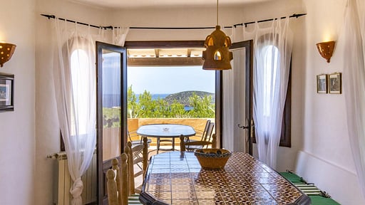 Villa Vista Conta Dining area