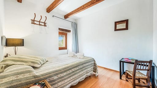 Villa Vista White Bedroom 3