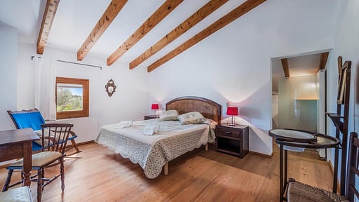 Villa Vista White Bedroom 1