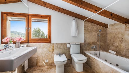 Villa Vista White Bedroom 1