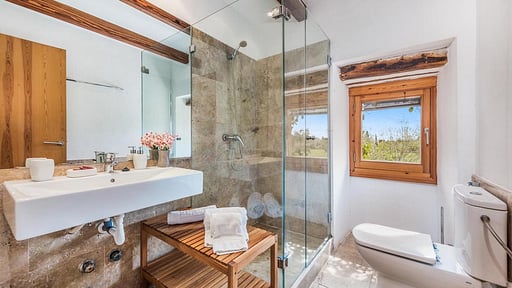 Villa Vista White Bedroom 2