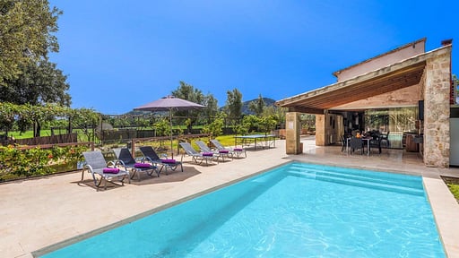 Villa Vista White Swimming pool